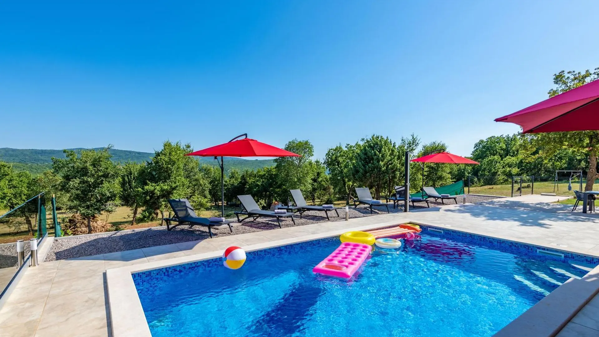 Villa Mia In Labin, A Two Apartment Villa With Pool Close To The Sea Krapan Chorvatsko