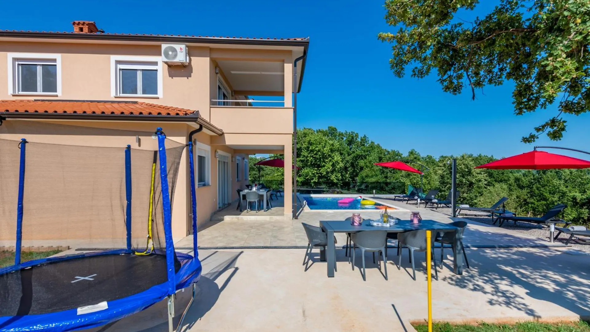 度假居 Villa Mia in Labin, a two apartment villa with pool close to the sea Krapan 克罗地亚